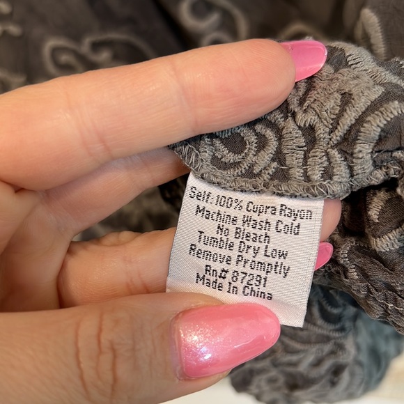 Johnny Was Gray Embroidered Blouse 👚 - Picture 8 of 13